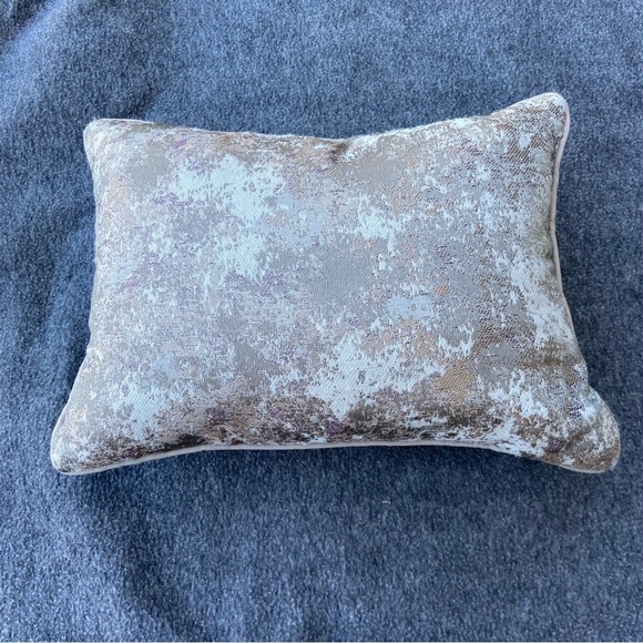 Accent Throw Pillow. Abstract Pattern. 14x12” Designer. - Picture 3 of 3